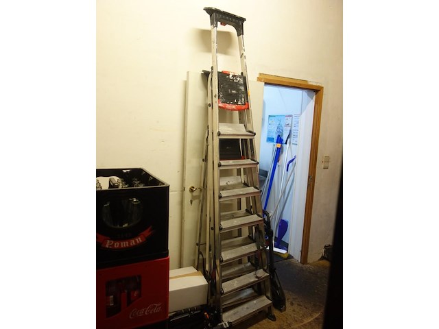 2x trapladder altrex + inklapbaar steekwagentje - afbeelding 1 van  5