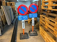2x verkeersbord parkeerverbod met voet - afbeelding 1 van  3
