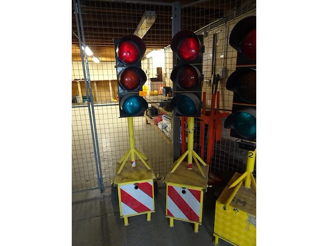 2x verrijdbaar verkeerslicht p. berghaus - afbeelding 1 van  1