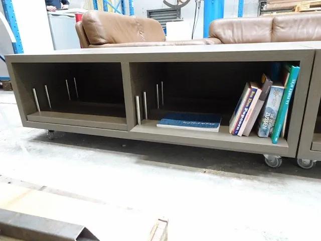 2x verrijdbare houten boekenkast - afbeelding 6 van  8