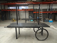 2x verrijdbare houten presentatietafel - afbeelding 1 van  3