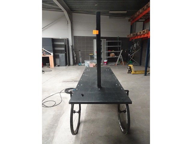 2x verrijdbare houten presentatietafel - afbeelding 3 van  3