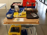 2x verrijdbare kar + inhoud - afbeelding 2 van  7