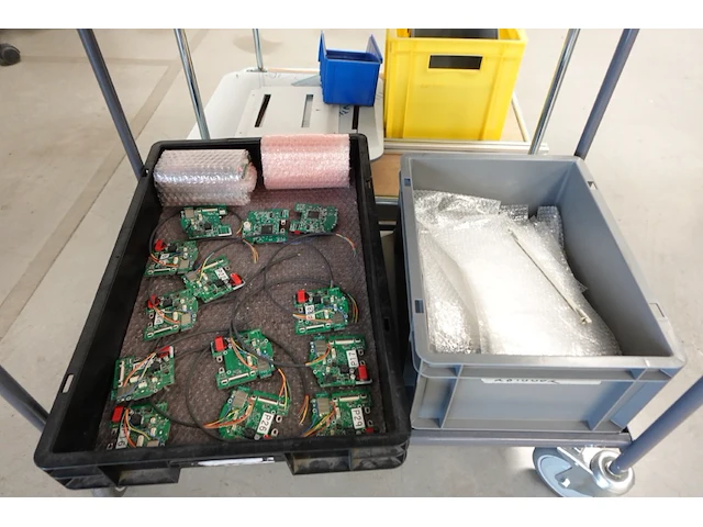 2x verrijdbare kar + inhoud - afbeelding 4 van  7