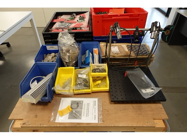 2x verrijdbare kar + inhoud - afbeelding 6 van  7