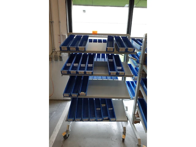 2x verrijdbare metalen sorteerkarren - afbeelding 1 van  2