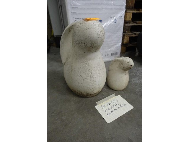 2x vintage betonnen konijnen - afbeelding 1 van  3