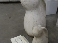 2x vintage betonnen konijnen - afbeelding 2 van  3