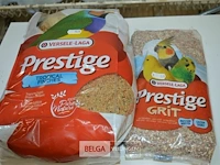 2x vogelvoer parkieten 1x4kg, 1x2,5kgen 10 borden ik hou van hygiene - afbeelding 1 van  4