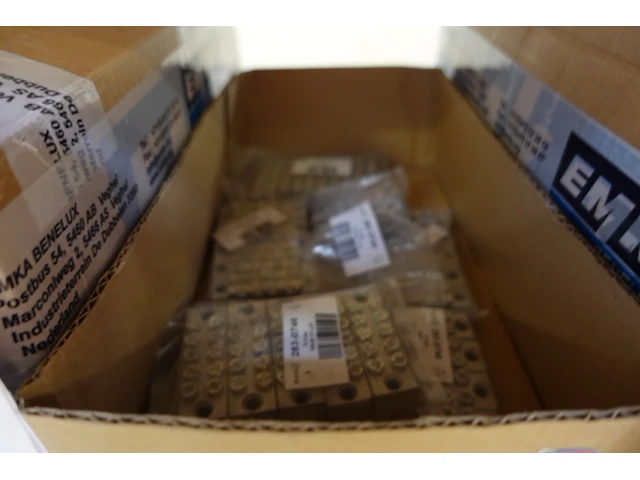 2x volledige inhoud ligger onderdelen laadpalen - afbeelding 11 van  54