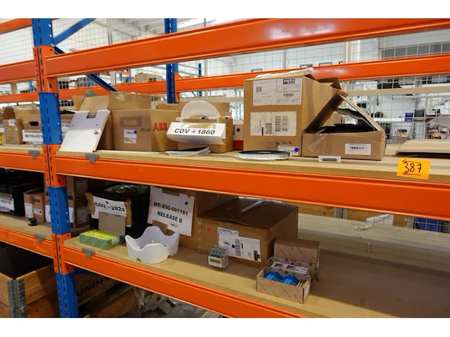 2x volledige inhoud ligger onderdelen laadpalen - afbeelding 1 van  54