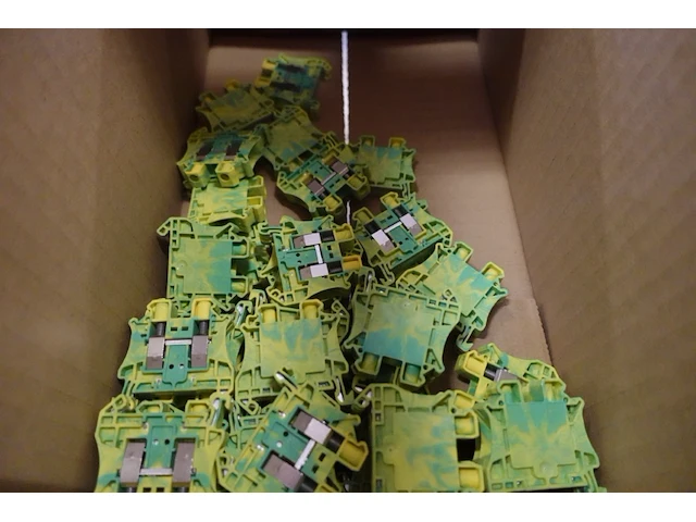 2x volledige inhoud ligger onderdelen laadpalen - afbeelding 28 van  54