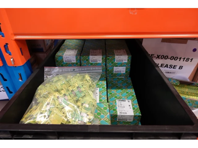 2x volledige inhoud ligger onderdelen laadpalen - afbeelding 43 van  54