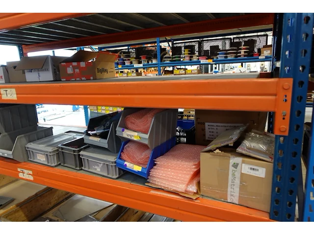 2x volledige inhoud ligger onderdelen laadpalen - afbeelding 34 van  54