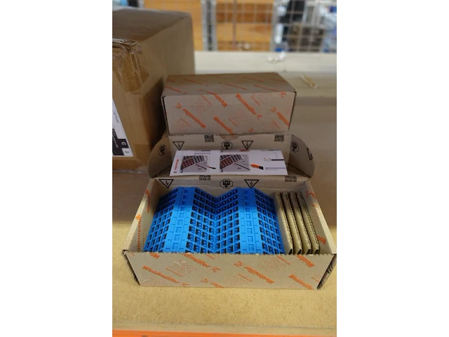 2x volledige inhoud ligger onderdelen laadpalen - afbeelding 49 van  54