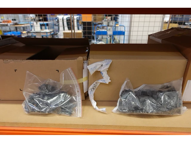 2x volledige inhoud ligger verpakkingsmaterialen - afbeelding 13 van  36