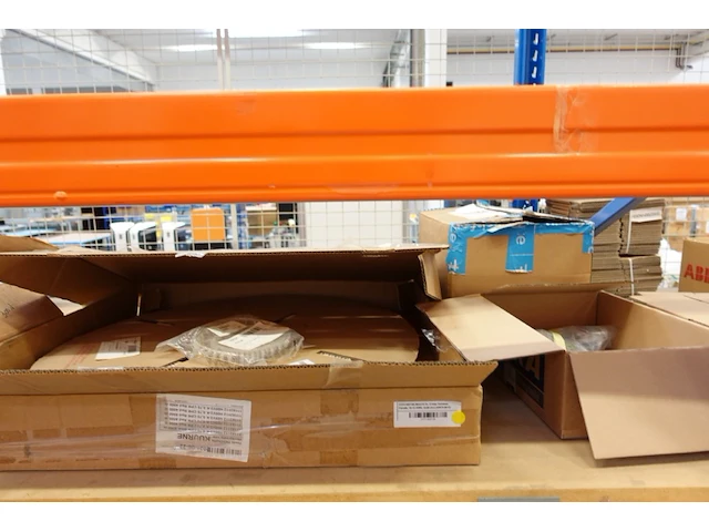 2x volledige inhoud ligger verpakkingsmaterialen - afbeelding 33 van  36