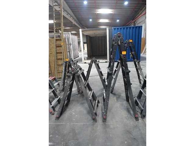 2x vouwladder - afbeelding 1 van  3