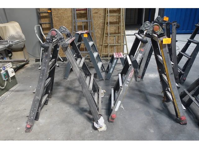 2x vouwladder - afbeelding 1 van  3