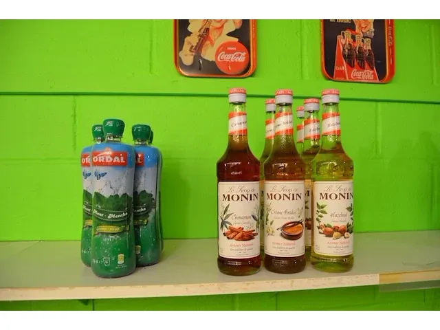 2x6 fl. cristaline 1,5l, 1x24fl. fuze tea lemon 20cl, 1x24 fl. fuze tea green 20cl, 2x24fl. fuze tea peach 20cl, 23 fl. minute maid tomaat 20cl, 5 fl. minute maid appel 20cl, 4 fl. contrex 1,5l - afbeelding 3 van  15