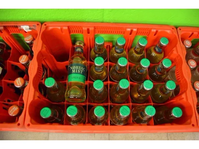 2x6 fl. cristaline 1,5l, 1x24fl. fuze tea lemon 20cl, 1x24 fl. fuze tea green 20cl, 2x24fl. fuze tea peach 20cl, 23 fl. minute maid tomaat 20cl, 5 fl. minute maid appel 20cl, 4 fl. contrex 1,5l - afbeelding 6 van  15