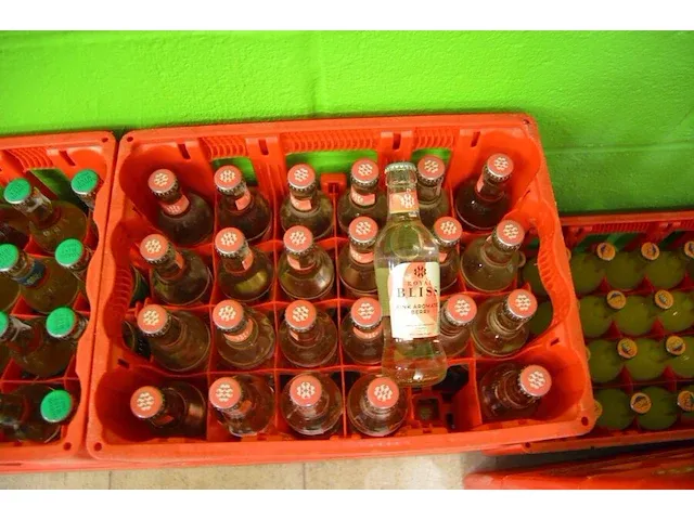 2x6 fl. cristaline 1,5l, 1x24fl. fuze tea lemon 20cl, 1x24 fl. fuze tea green 20cl, 2x24fl. fuze tea peach 20cl, 23 fl. minute maid tomaat 20cl, 5 fl. minute maid appel 20cl, 4 fl. contrex 1,5l - afbeelding 7 van  15