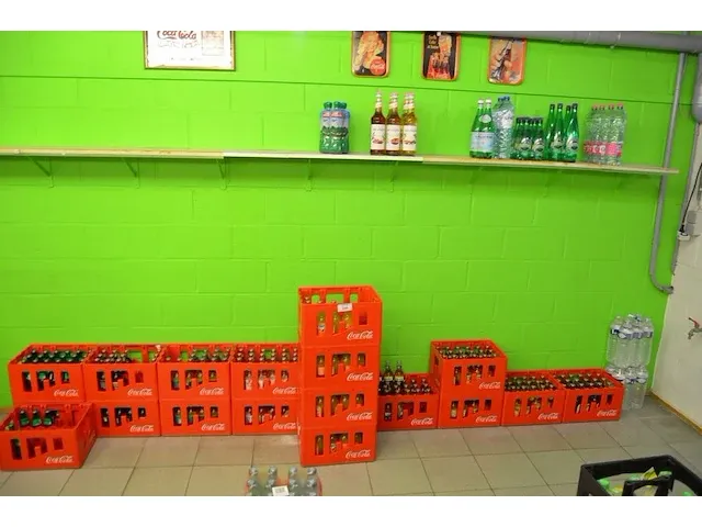 2x6 fl. cristaline 1,5l, 1x24fl. fuze tea lemon 20cl, 1x24 fl. fuze tea green 20cl, 2x24fl. fuze tea peach 20cl, 23 fl. minute maid tomaat 20cl, 5 fl. minute maid appel 20cl, 4 fl. contrex 1,5l - afbeelding 1 van  15