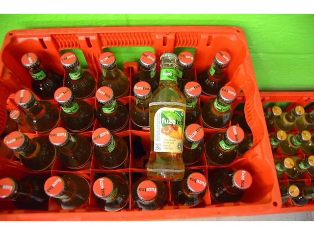 2x6 fl. cristaline 1,5l, 1x24fl. fuze tea lemon 20cl, 1x24 fl. fuze tea green 20cl, 2x24fl. fuze tea peach 20cl, 23 fl. minute maid tomaat 20cl, 5 fl. minute maid appel 20cl, 4 fl. contrex 1,5l - afbeelding 10 van  15