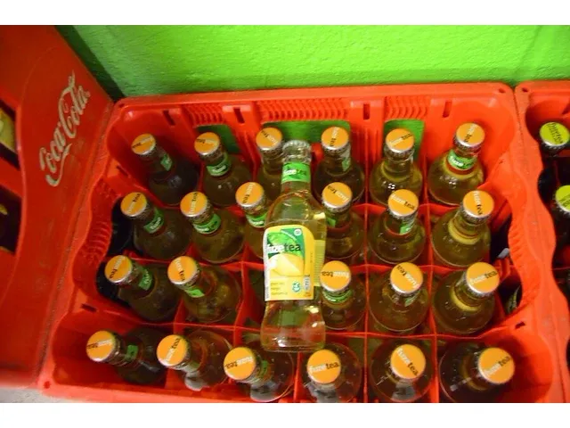 2x6 fl. cristaline 1,5l, 1x24fl. fuze tea lemon 20cl, 1x24 fl. fuze tea green 20cl, 2x24fl. fuze tea peach 20cl, 23 fl. minute maid tomaat 20cl, 5 fl. minute maid appel 20cl, 4 fl. contrex 1,5l - afbeelding 11 van  15