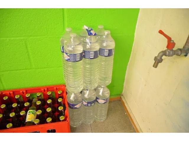 2x6 fl. cristaline 1,5l, 1x24fl. fuze tea lemon 20cl, 1x24 fl. fuze tea green 20cl, 2x24fl. fuze tea peach 20cl, 23 fl. minute maid tomaat 20cl, 5 fl. minute maid appel 20cl, 4 fl. contrex 1,5l - afbeelding 13 van  15