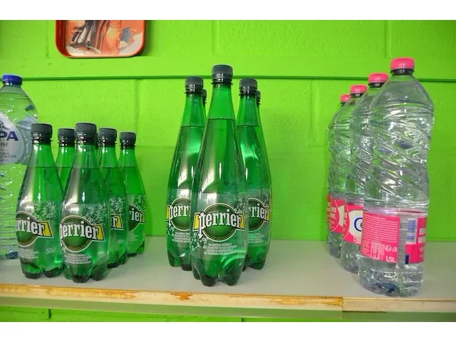 2x6 fl. cristaline 1,5l, 1x24fl. fuze tea lemon 20cl, 1x24 fl. fuze tea green 20cl, 2x24fl. fuze tea peach 20cl, 23 fl. minute maid tomaat 20cl, 5 fl. minute maid appel 20cl, 4 fl. contrex 1,5l - afbeelding 15 van  15