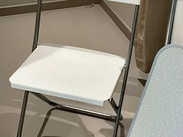 3 alu klaptafels en 5 klapstoelen - afbeelding 2 van  4