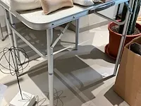3 alu klaptafels en 5 klapstoelen - afbeelding 4 van  4