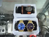 3 analoge polshorloges , 1 armband - afbeelding 1 van  5