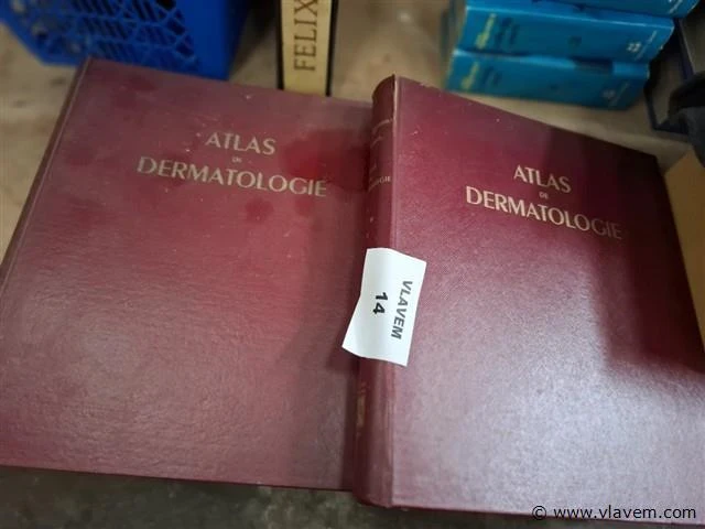 3 antieke medische boeken - afbeelding 1 van  4