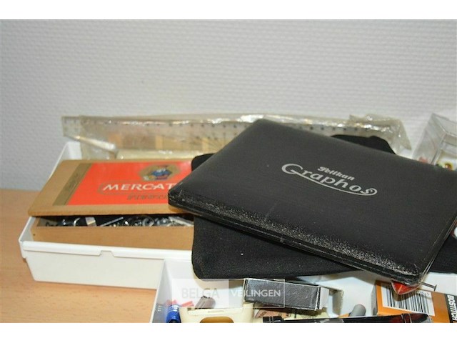 3 bakjes bureau materialen - afbeelding 2 van  4