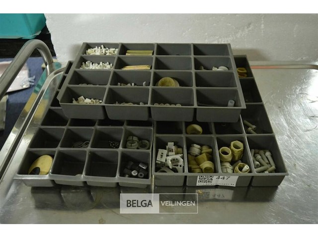 3 bakjes met div - afbeelding 1 van  4