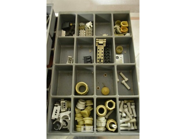 3 bakjes met div - afbeelding 3 van  4