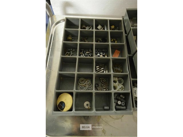 3 bakjes met div - afbeelding 4 van  4