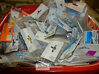 3 bakken met div bouten en moeren - afbeelding 2 van  5