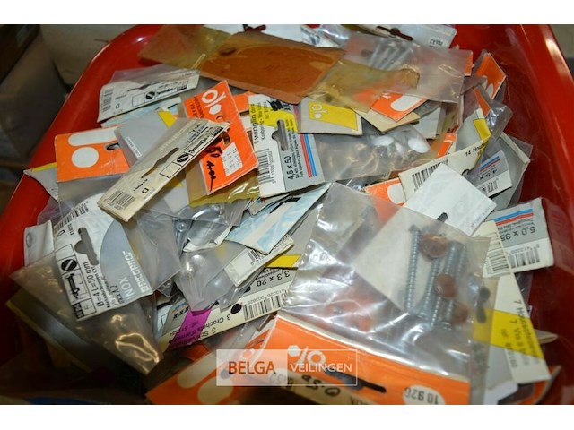 3 bakken met div bouten en moeren - afbeelding 3 van  5