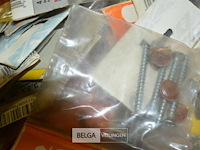 3 bakken met div bouten en moeren - afbeelding 4 van  5