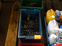 3 bakken met kettingen en accessoires - afbeelding 1 van  4