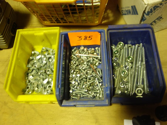 3 bakken vijzen en moeren - afbeelding 1 van  1