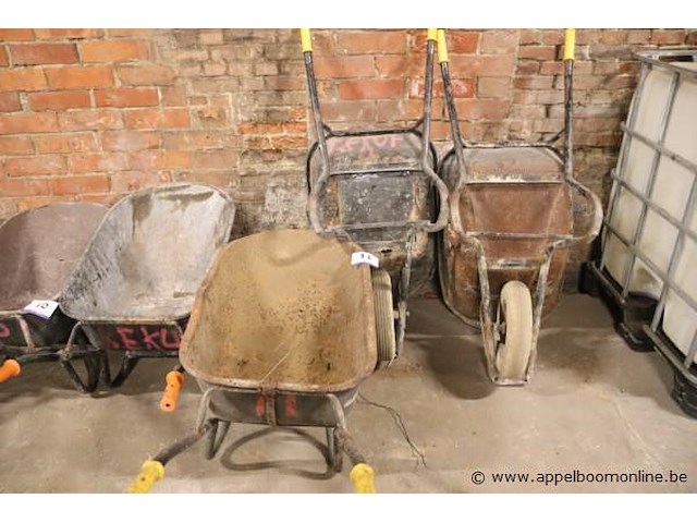 3 bakkruiwagens - afbeelding 1 van  1