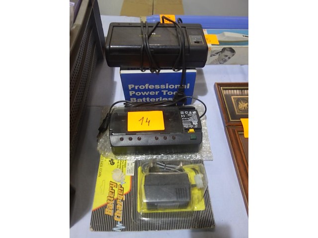 3 batterijladers - afbeelding 1 van  4