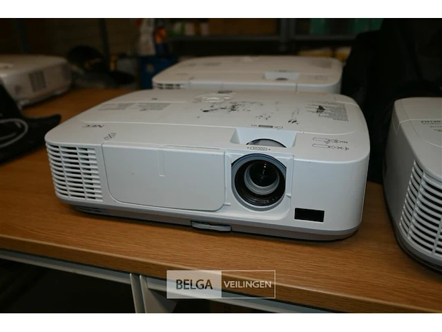 3 beamers nec model np m300x - afbeelding 2 van  6