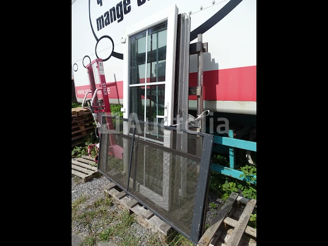 3 beglazing met geïntegreerde afstandhouders, 2 aluminium horframes - afbeelding 4 van  4