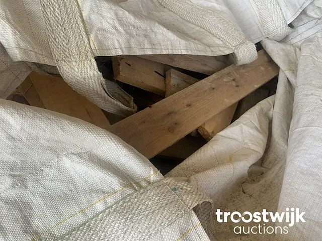 3 big bags met houtresten - afbeelding 4 van  4