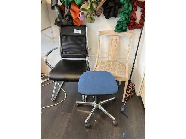 3 bijzetstoelen - afbeelding 1 van  4